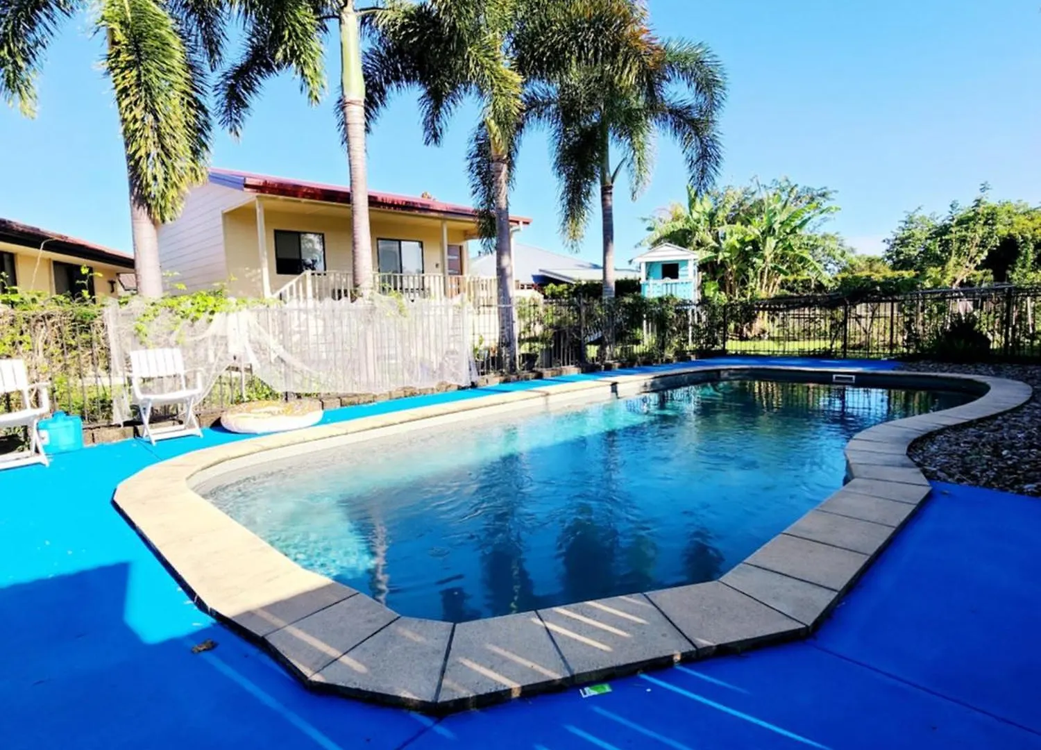 Suburban Paradise With A Pool Petrie 0*,